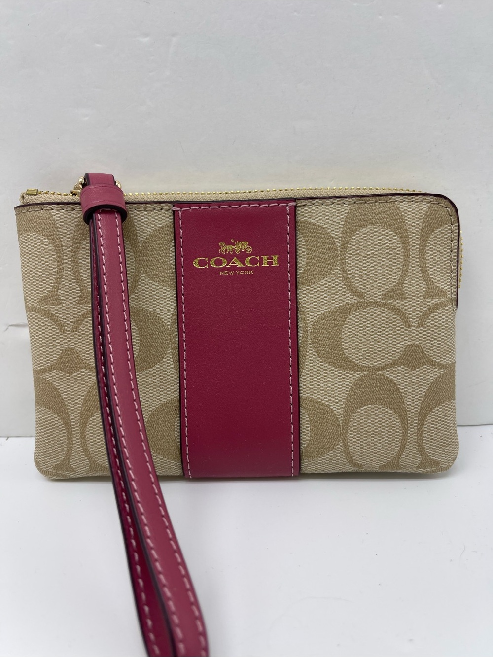 Coach Corner Zip Wristlet In Signature Canvas Color: Mlight Khan Rouge
IMP4J
NWT